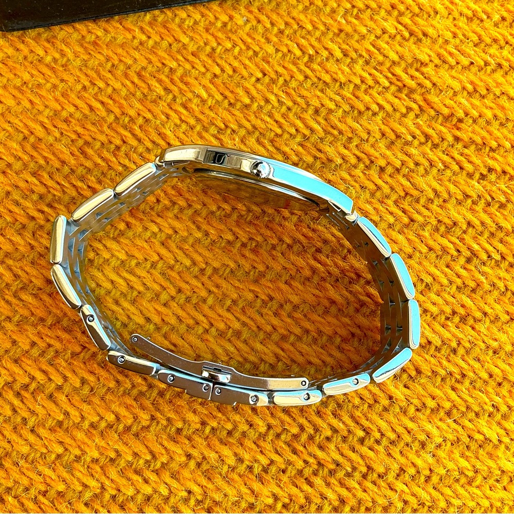 GUCCI stainless steel DRESS watch🔥🔥 - Picture 5 of 15